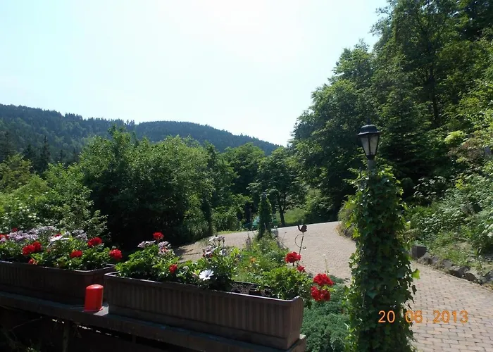 Проживание в семье Gaestezimmer Haus Talblick Лаутентхаль